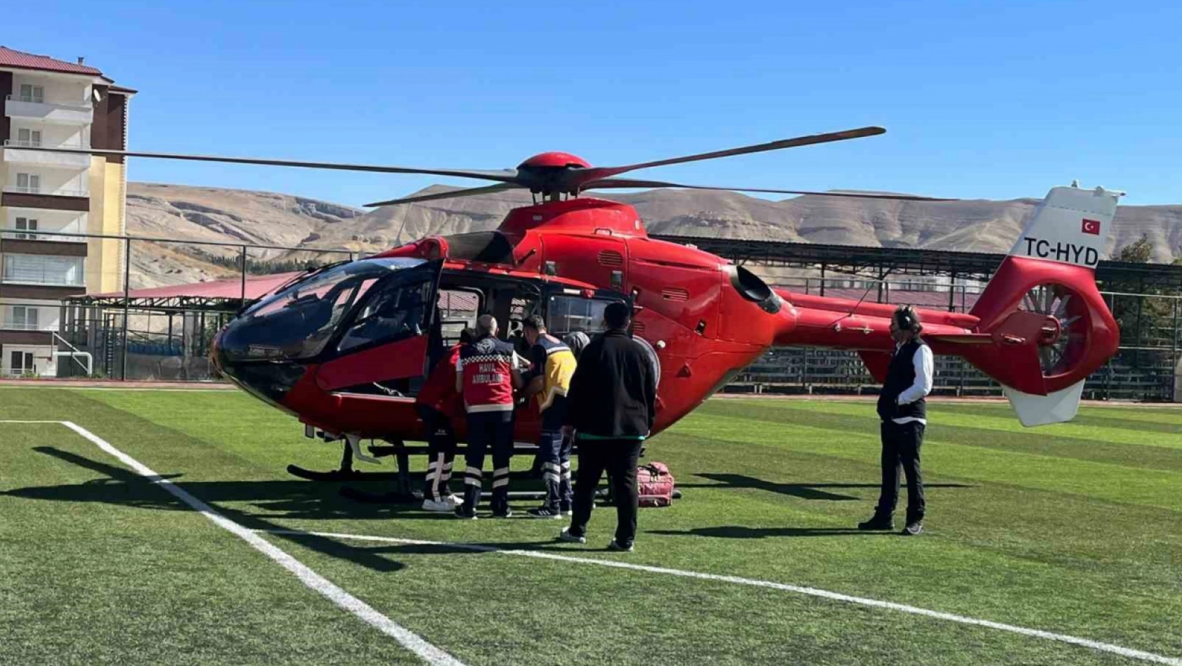 Beyin kanaması geçiren hastanın imdadına ambulans helikopter yetişti