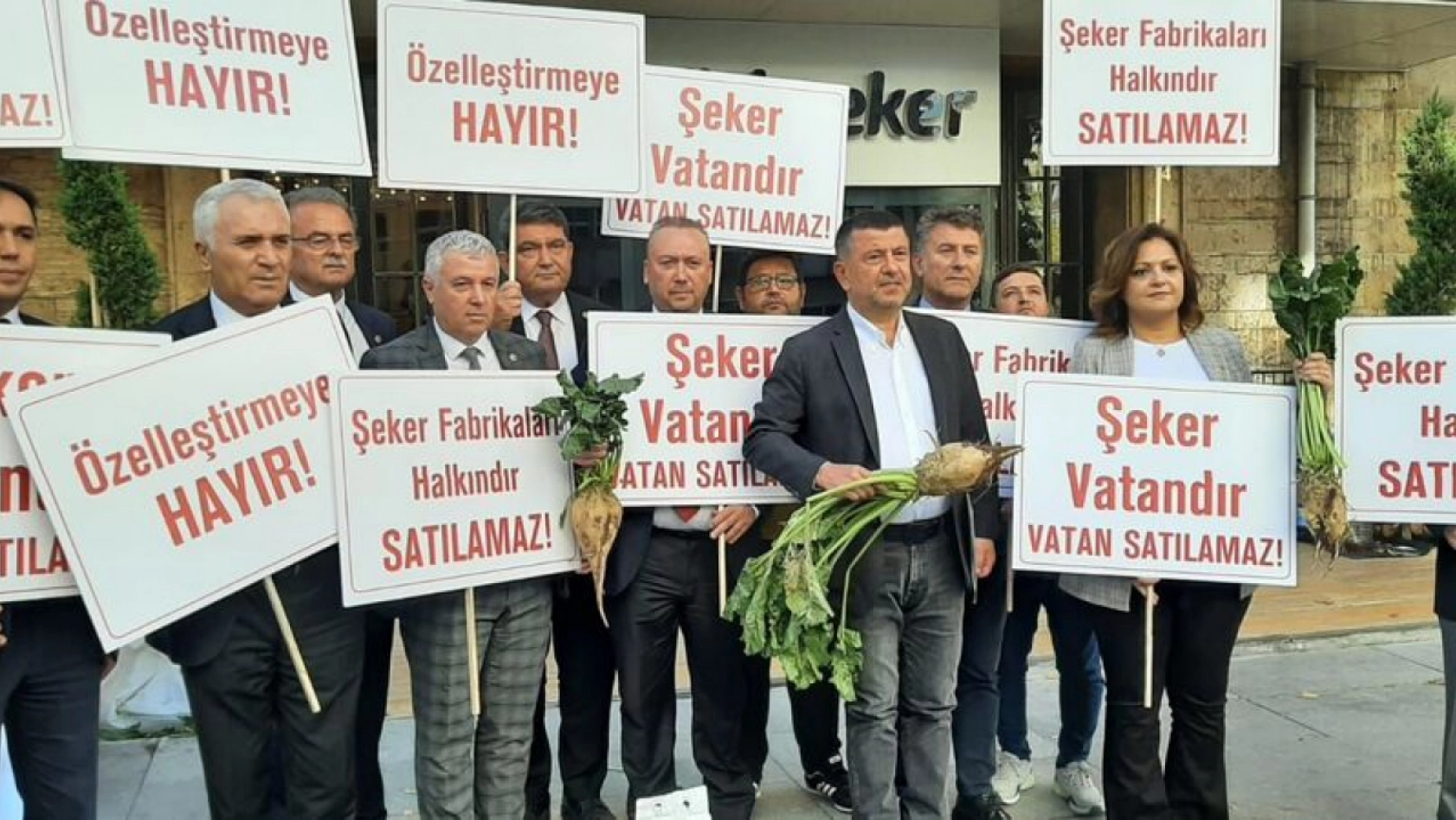 CHP Heyeti TÜRKŞEKER Önünde Basın Toplantısı Düzenledi