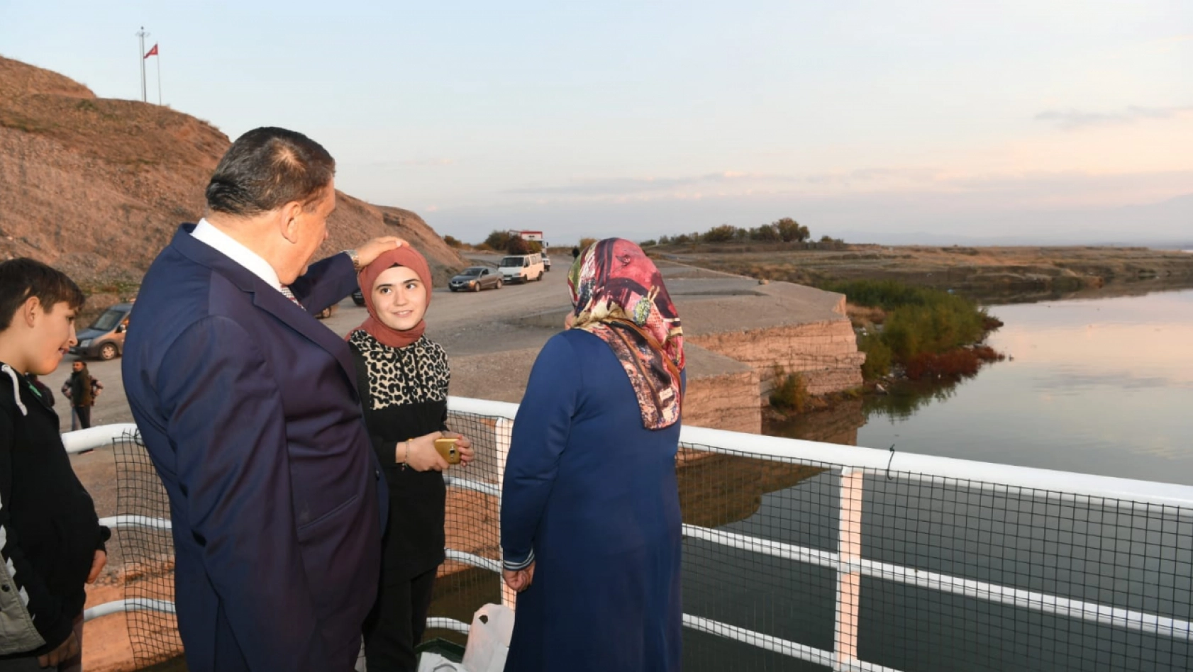 Gürkan, Atabay İskelesinde Vatandaşlarla Bir Araya Geldi