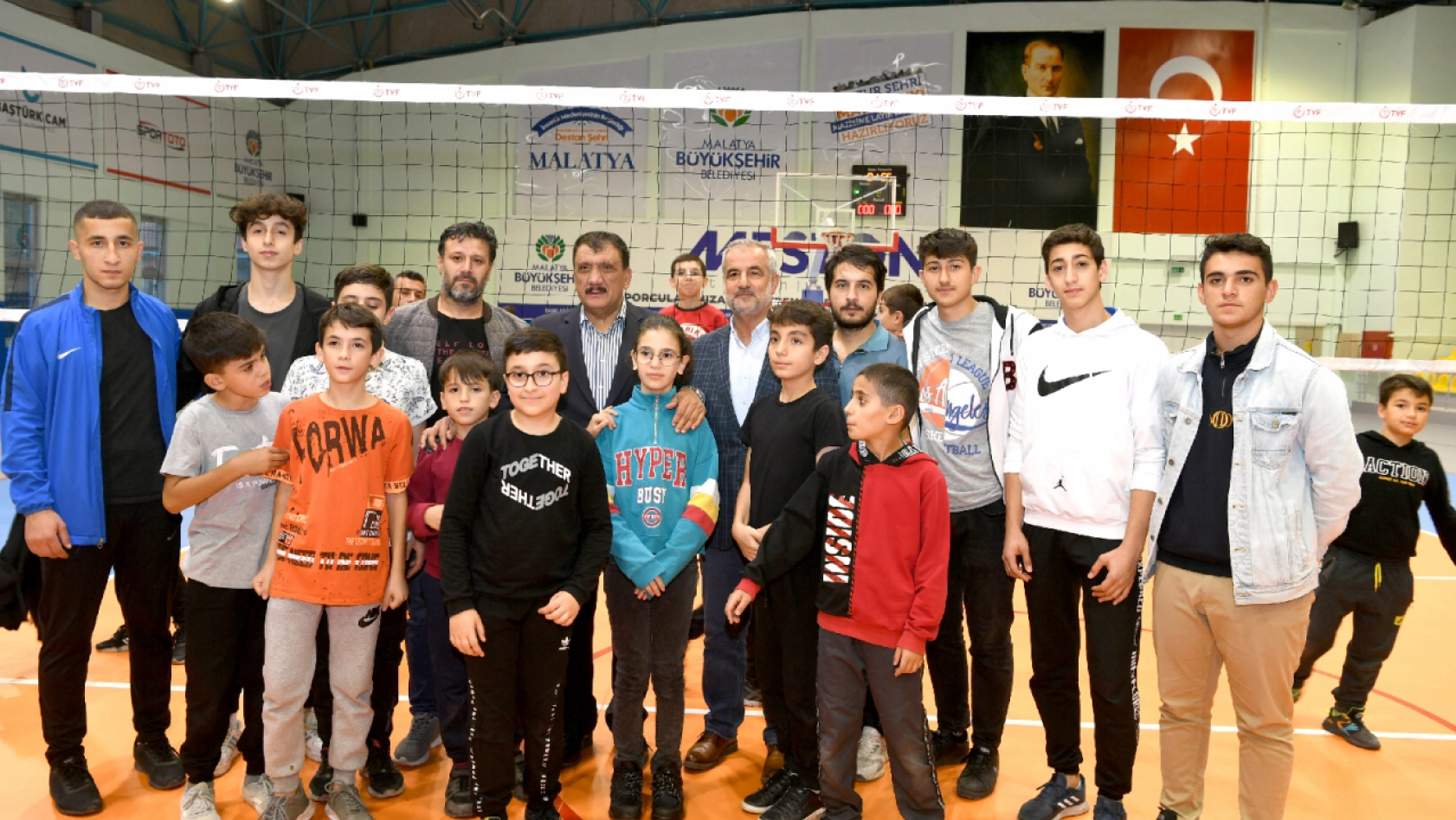 Gürkan, Büyükşehir Belediyespor Kulübü sporcularıyla bir araya geldi