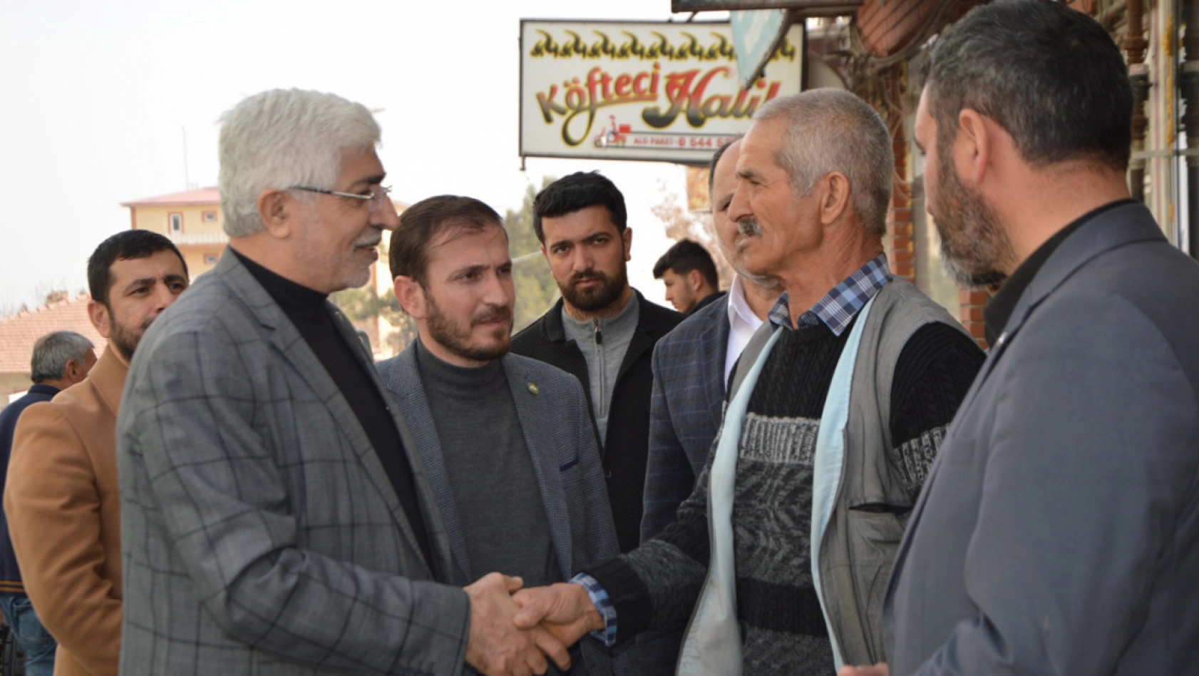 HÜDA PAR Genel Başkan Yardımcısı Tasalı, depremzedeleri ziyaret etti
