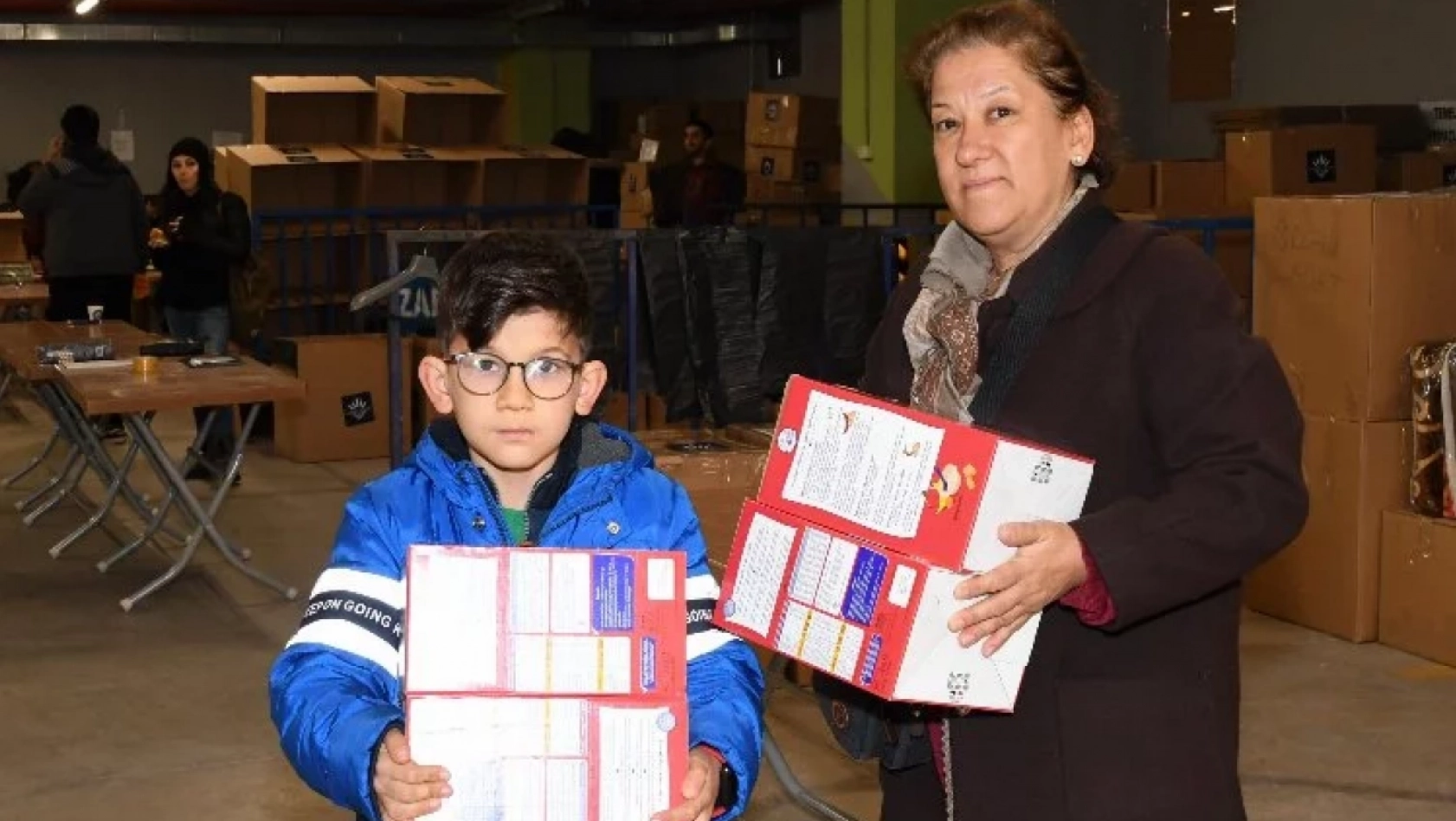 İzmir Karabağlar'dan karne parasını depremzedelere bağışladı