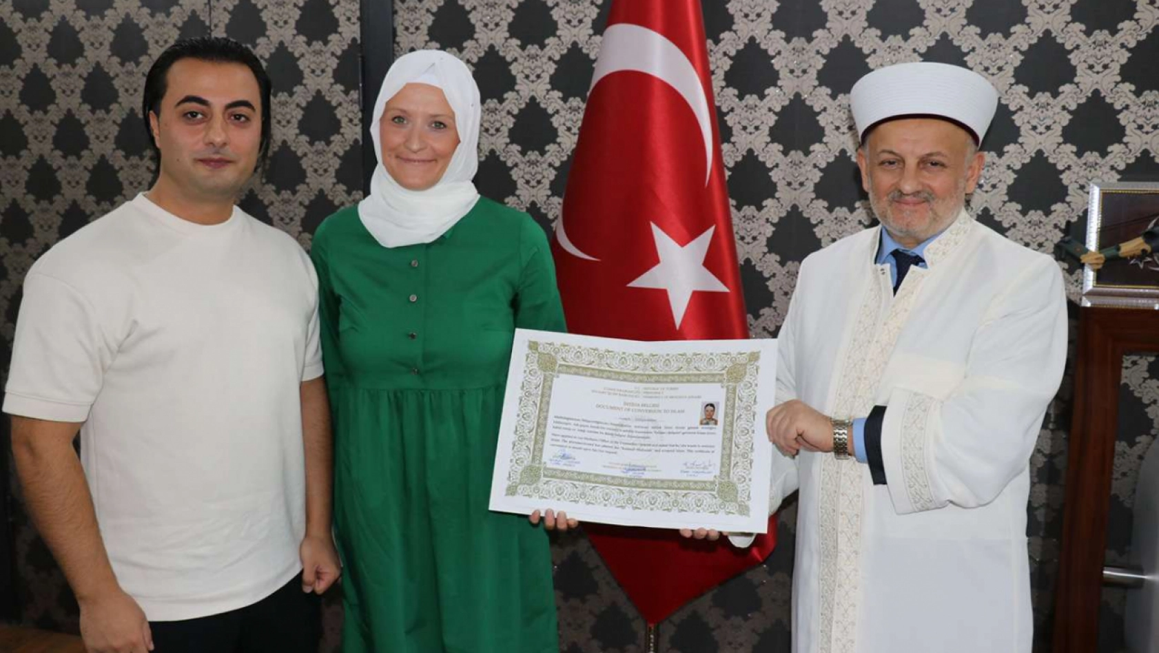 Letonyalı Laura Müslüman oldu Leyla ismini aldı