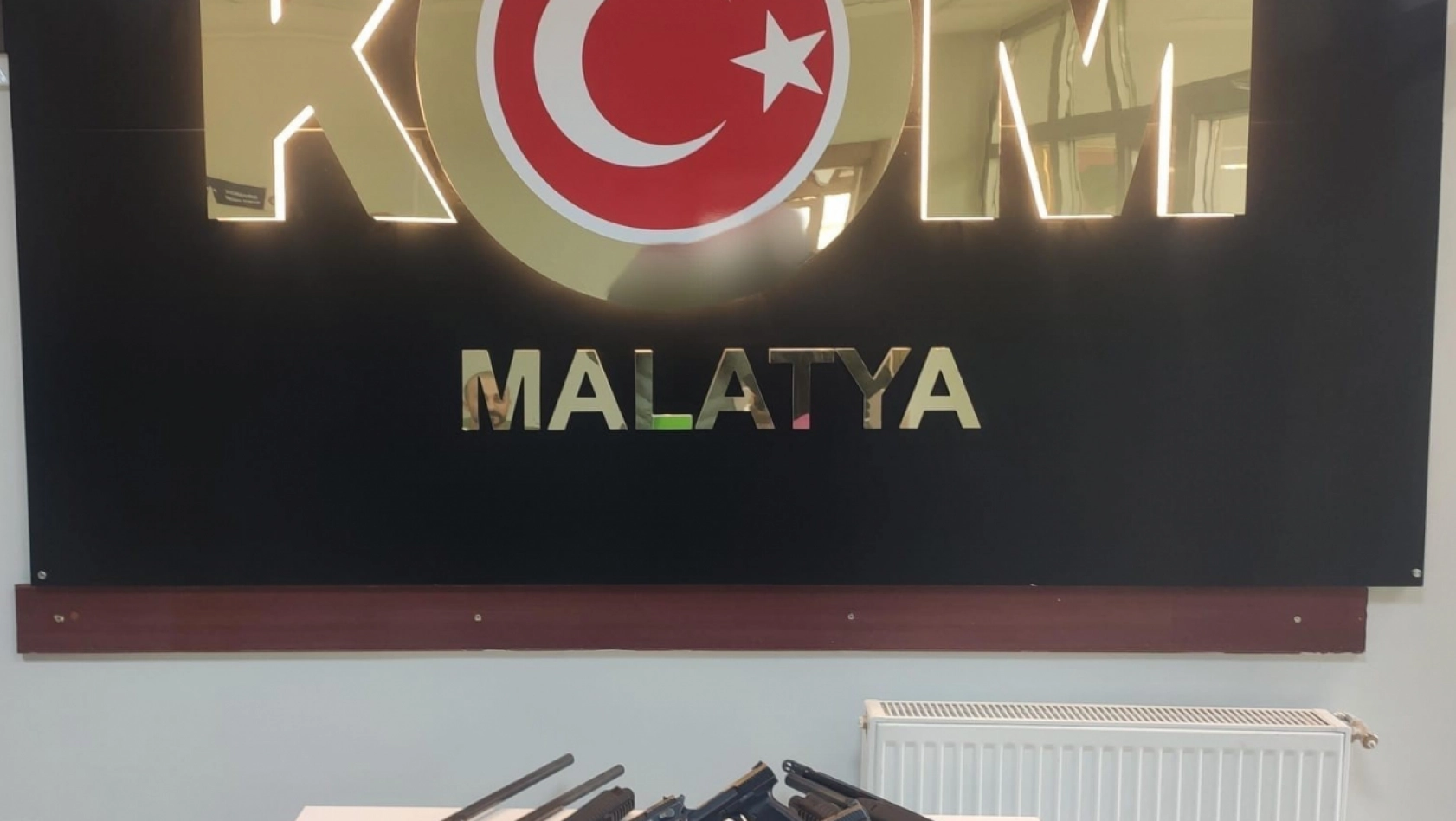 Malatya'da 'kafes' operasyonu: 13 gözaltı
