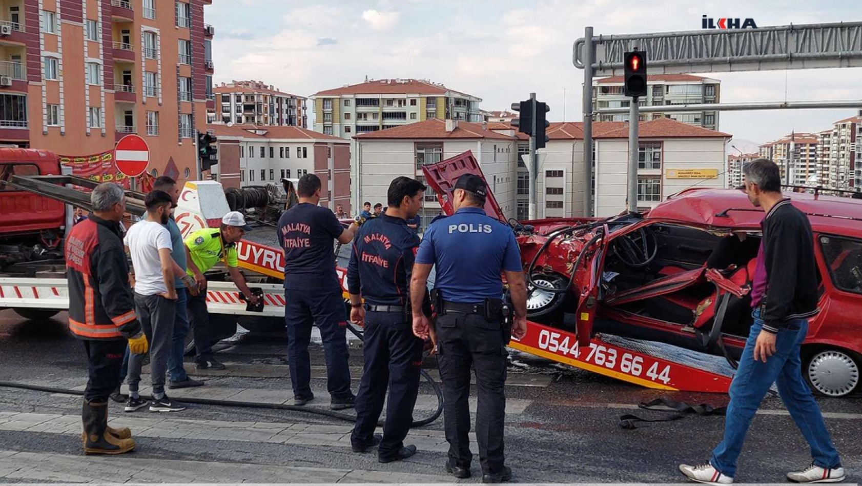 Malatya'da 2 aracın karıştığı kazada 3 kişi yaralandı
