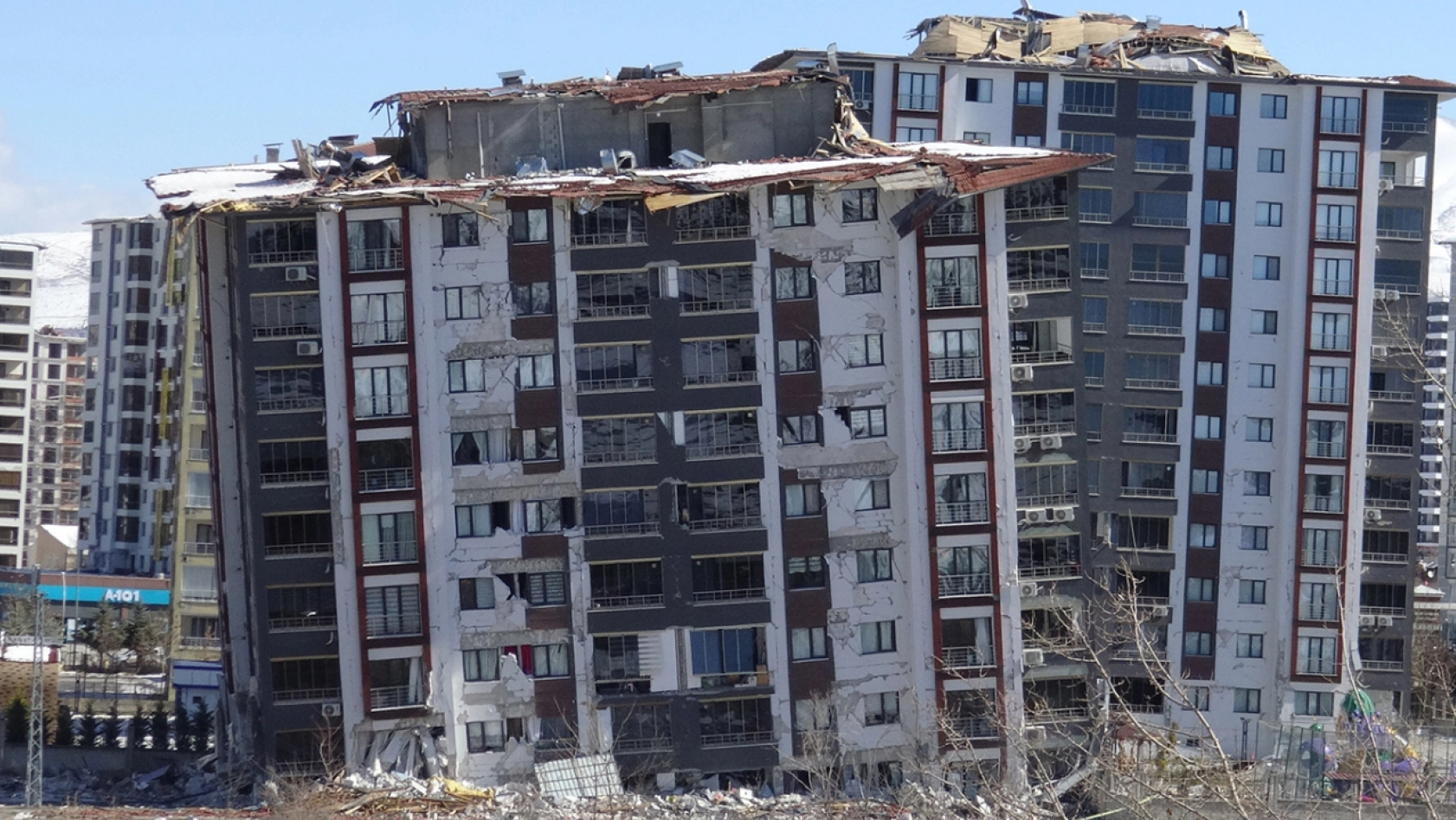 Malatya'da ağır hasarlı acil yıkılacak bina sayısı 36 bine yaklaştı