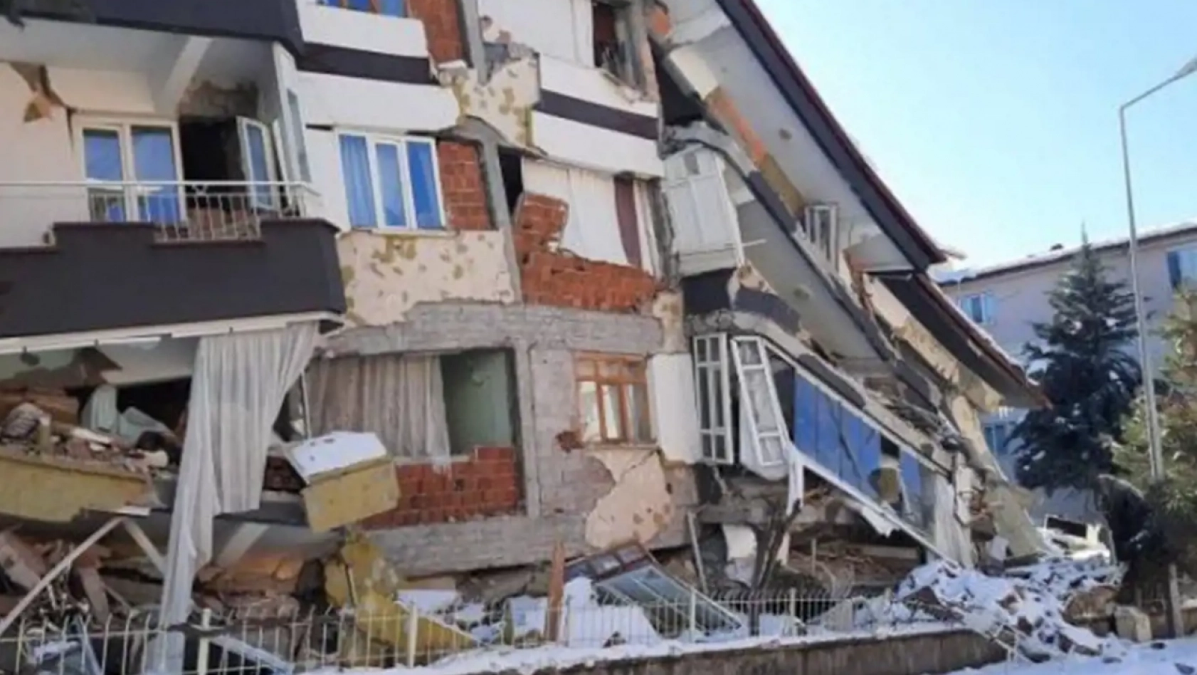 Malatya'da ağır hasarlı binalardan eşya alımı yasaklandı