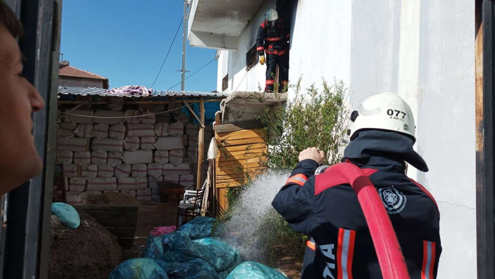 Malatya'da bir evin bodrumunda çıkan yangın maddi hasara neden oldu