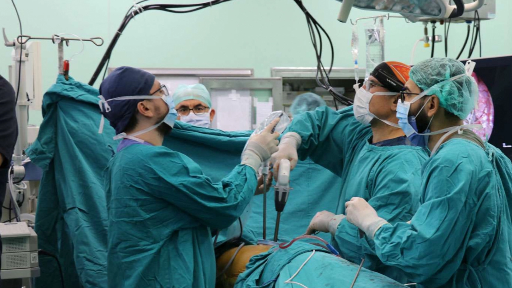 Malatya'da 'canlı torasik ameliyatı' yapıldı