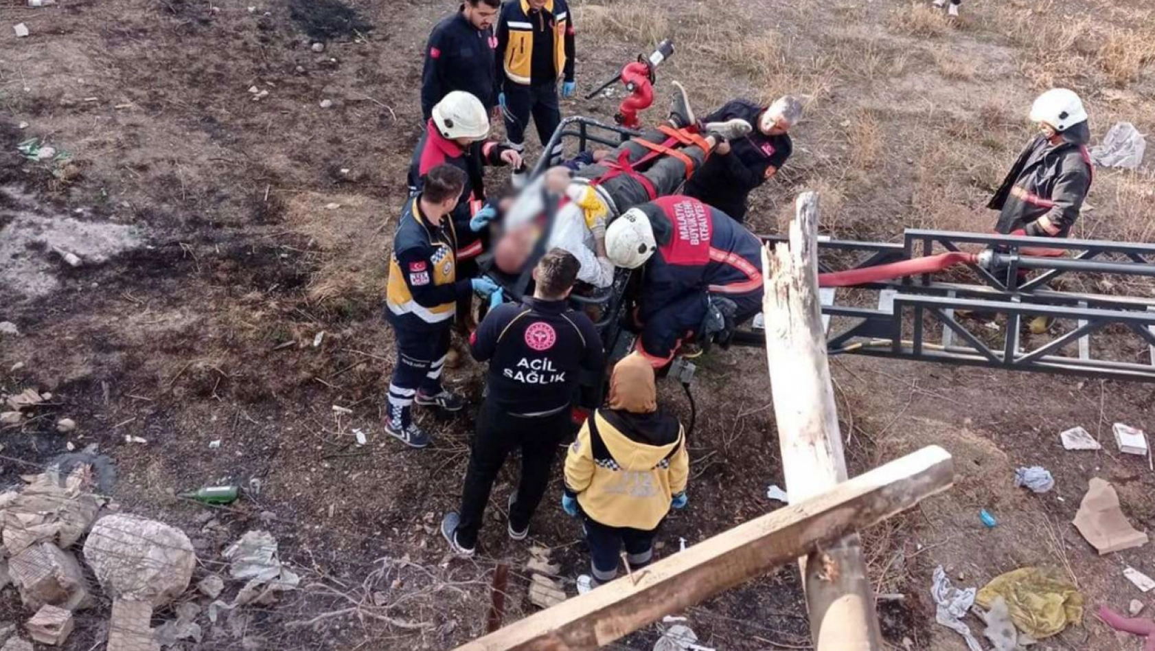Malatya'da çöken çatının altında kalan şahıs yaralandı