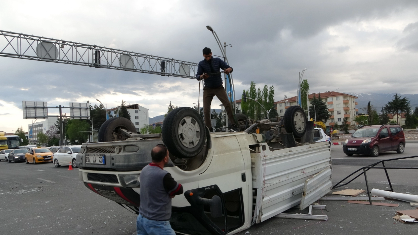 Malatya'da iki kamyonet çarpıştı: 3 yaralı