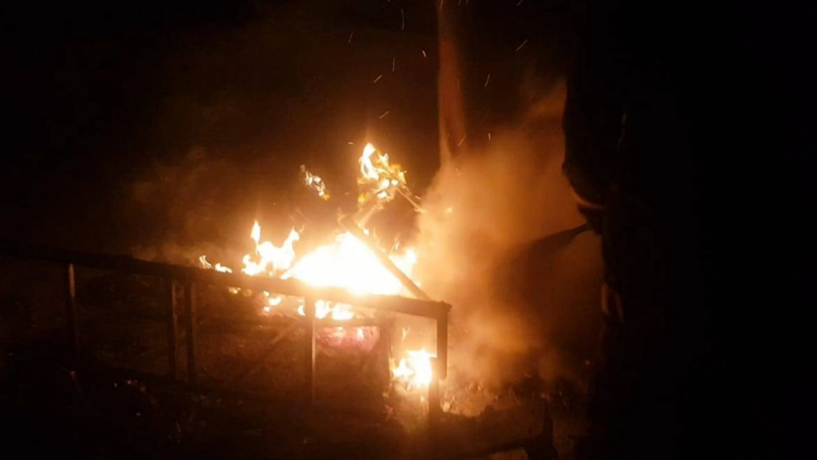 Malatya'da iş merkezinin çatı katında yangın çıktı
