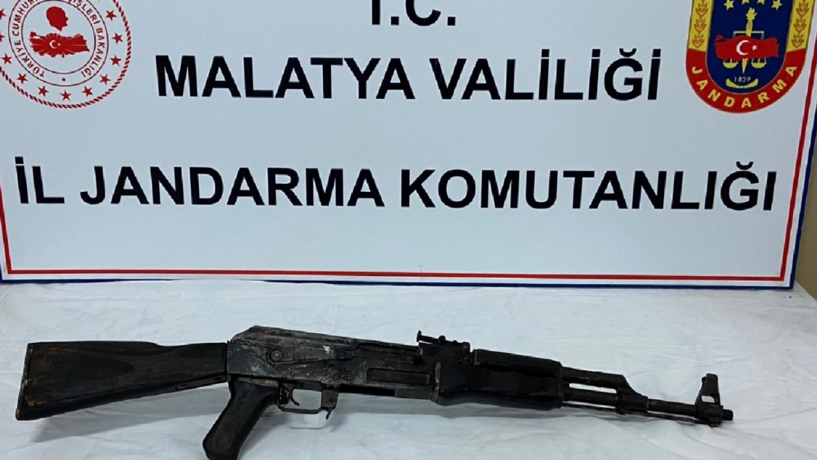 Malatya'da kalaşnikof silah ele geçirildi