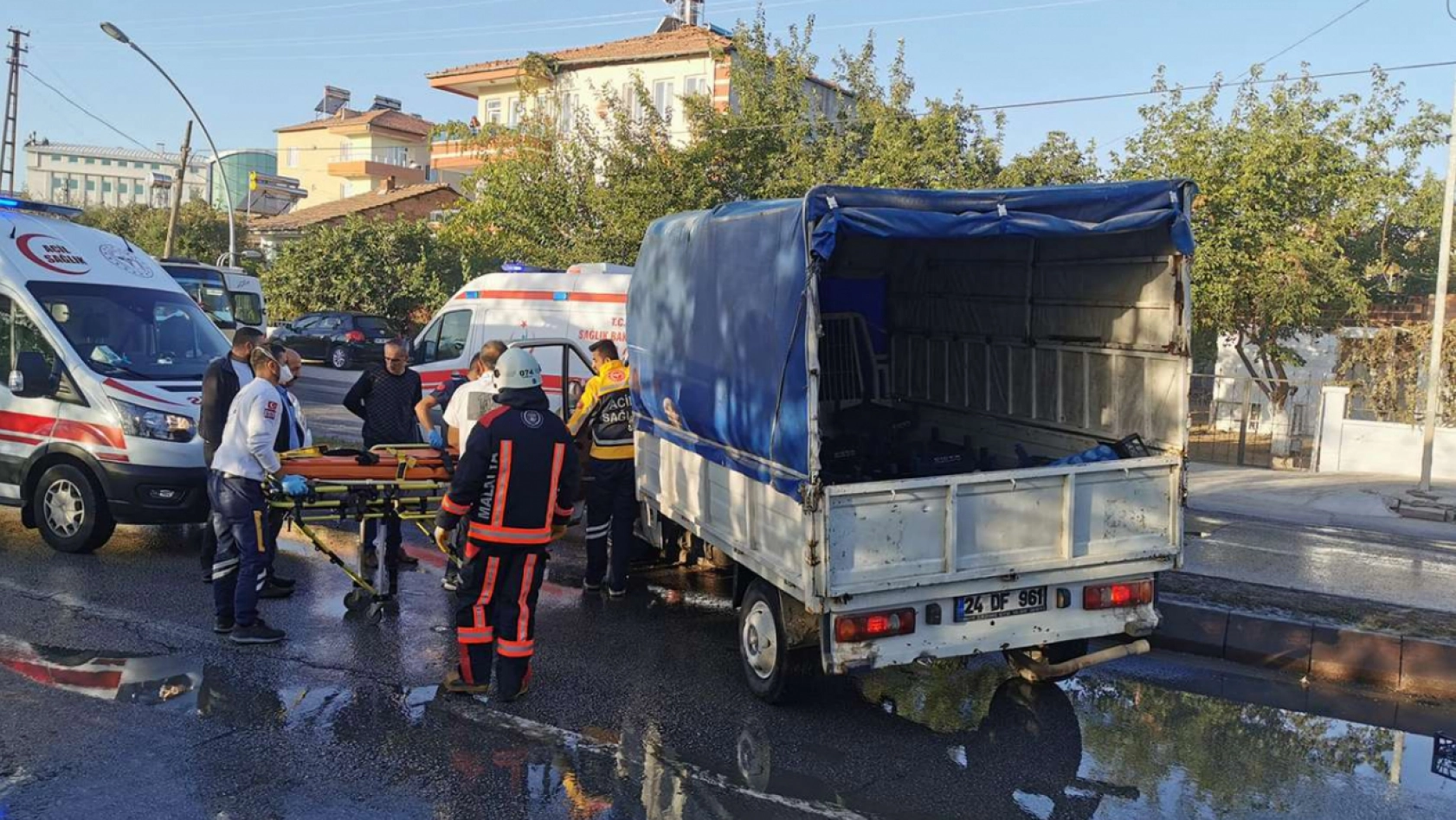 Malatya'da kamyonet ile otobüs çarpıştı: 2 yaralı