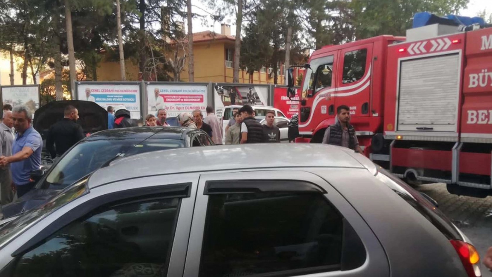 Malatya'da kaza yapan araçlar yayaların arasına daldı: 5 yaralı