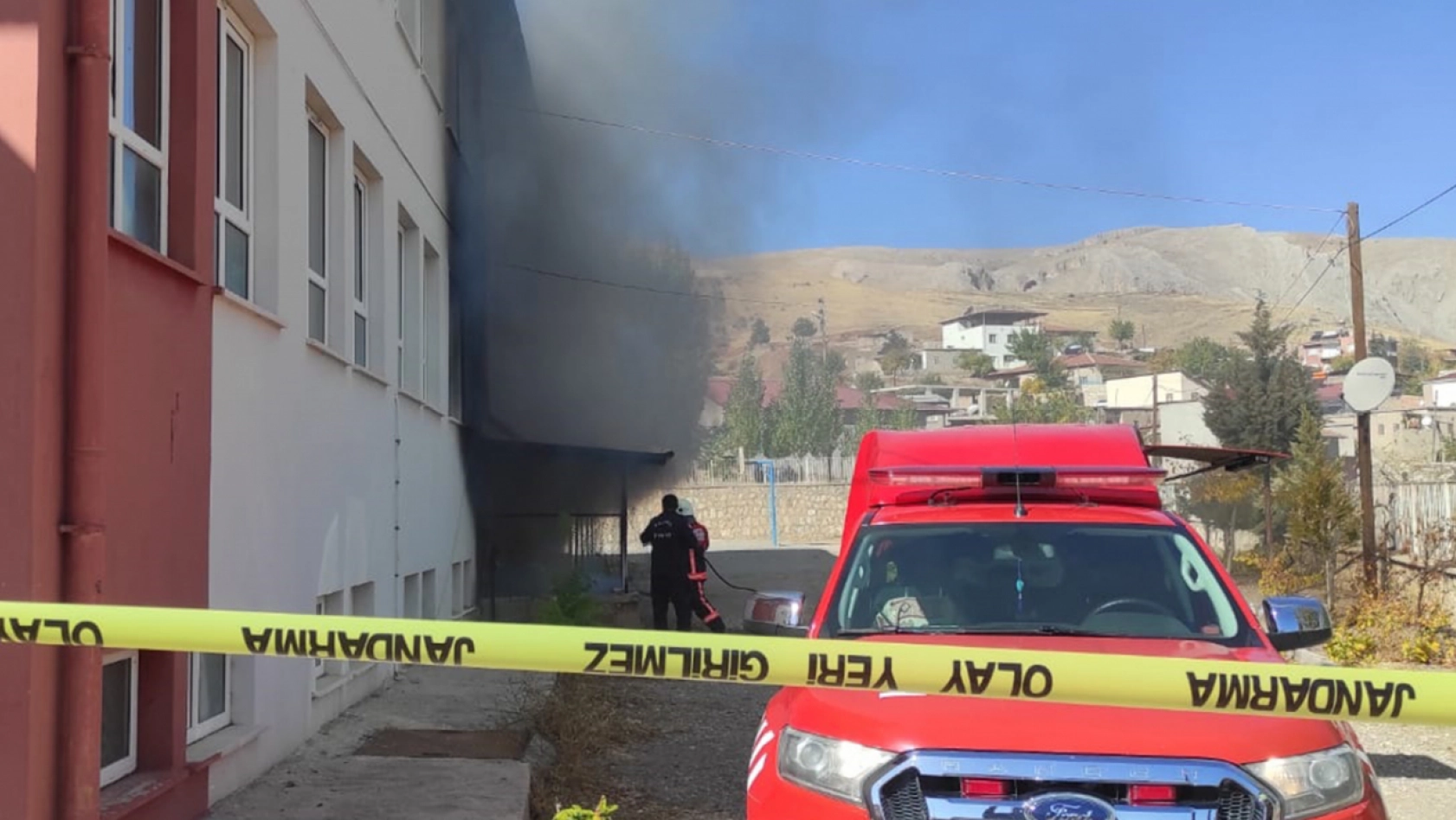Malatya'da okulun yakıt deposunda yangın çıktı