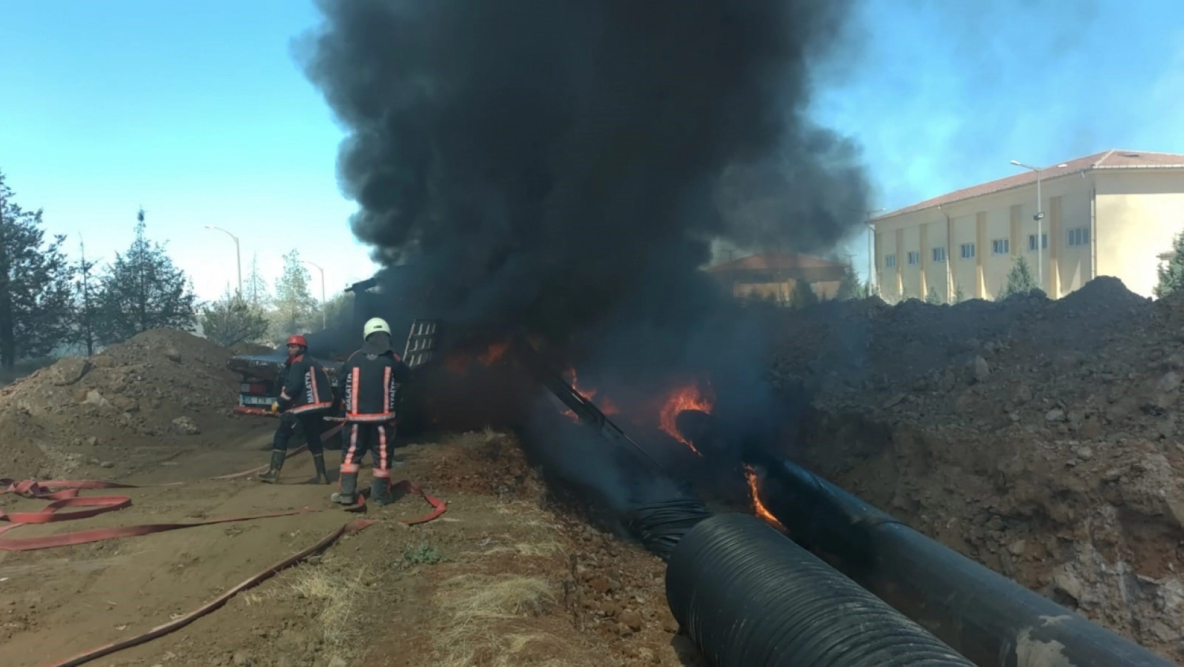 Malatya'da organize sanayi bölgesinde korkutan yangın