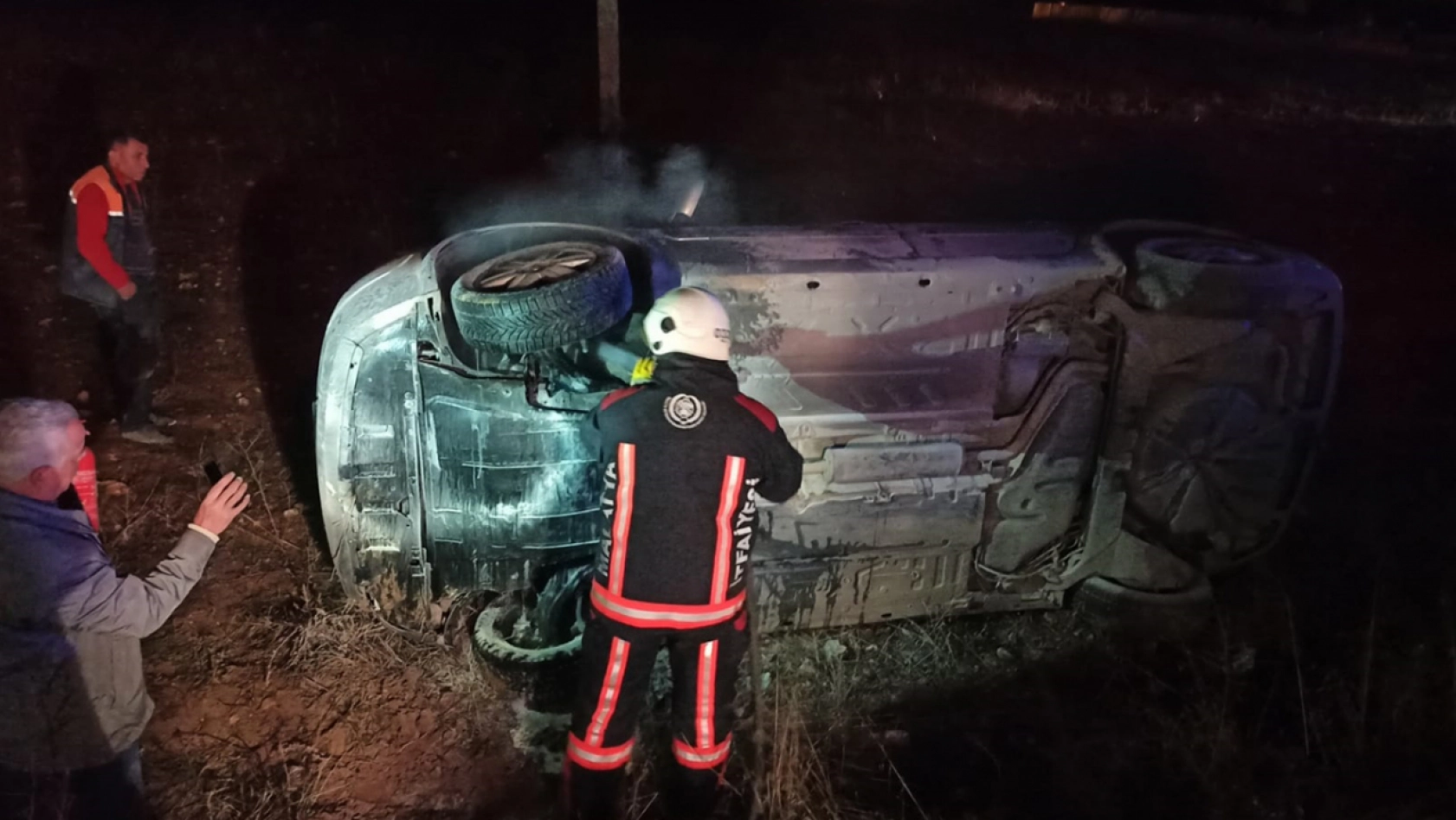 Malatya'da otomobil şarampole yuvarlandı: 3 yaralı
