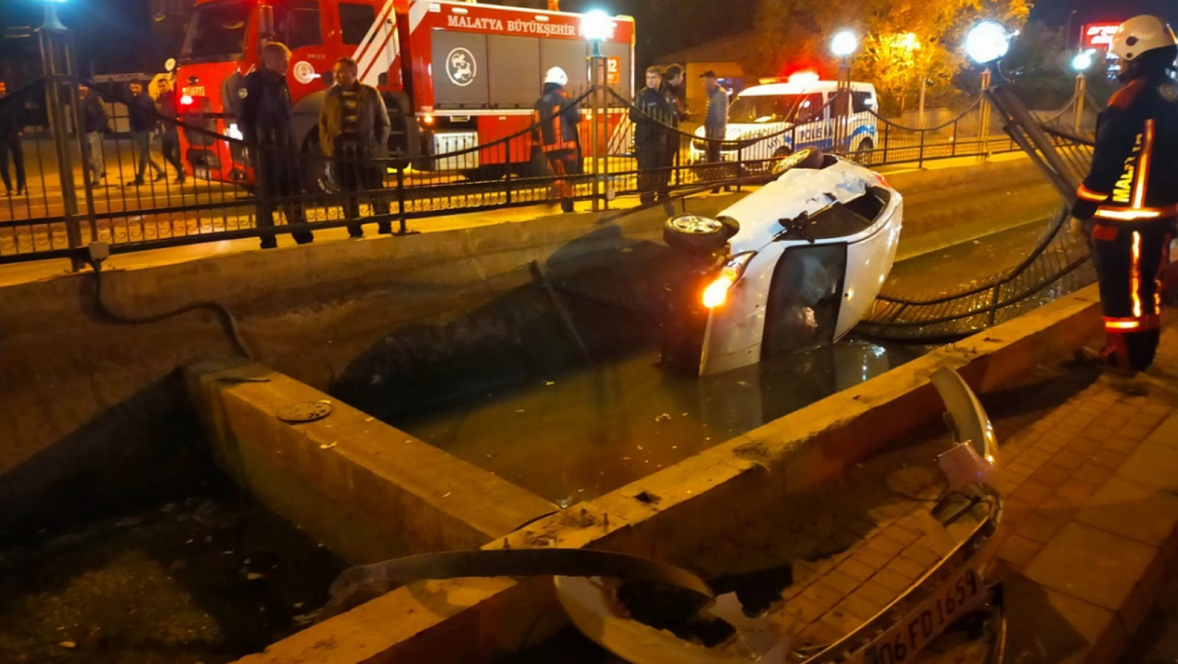 Malatya'da otomobil sulama kanalına uçtu: 3 yaralı