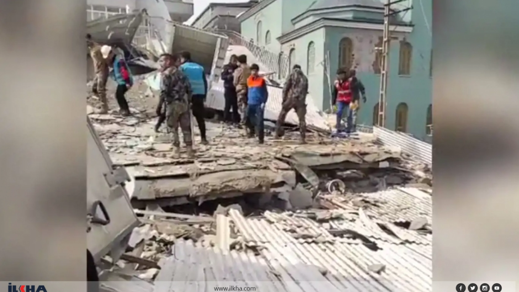 Malatya'da yıkılan binalarda arama kurtarma çalışması başladı: Enkaz altında kalanlar var