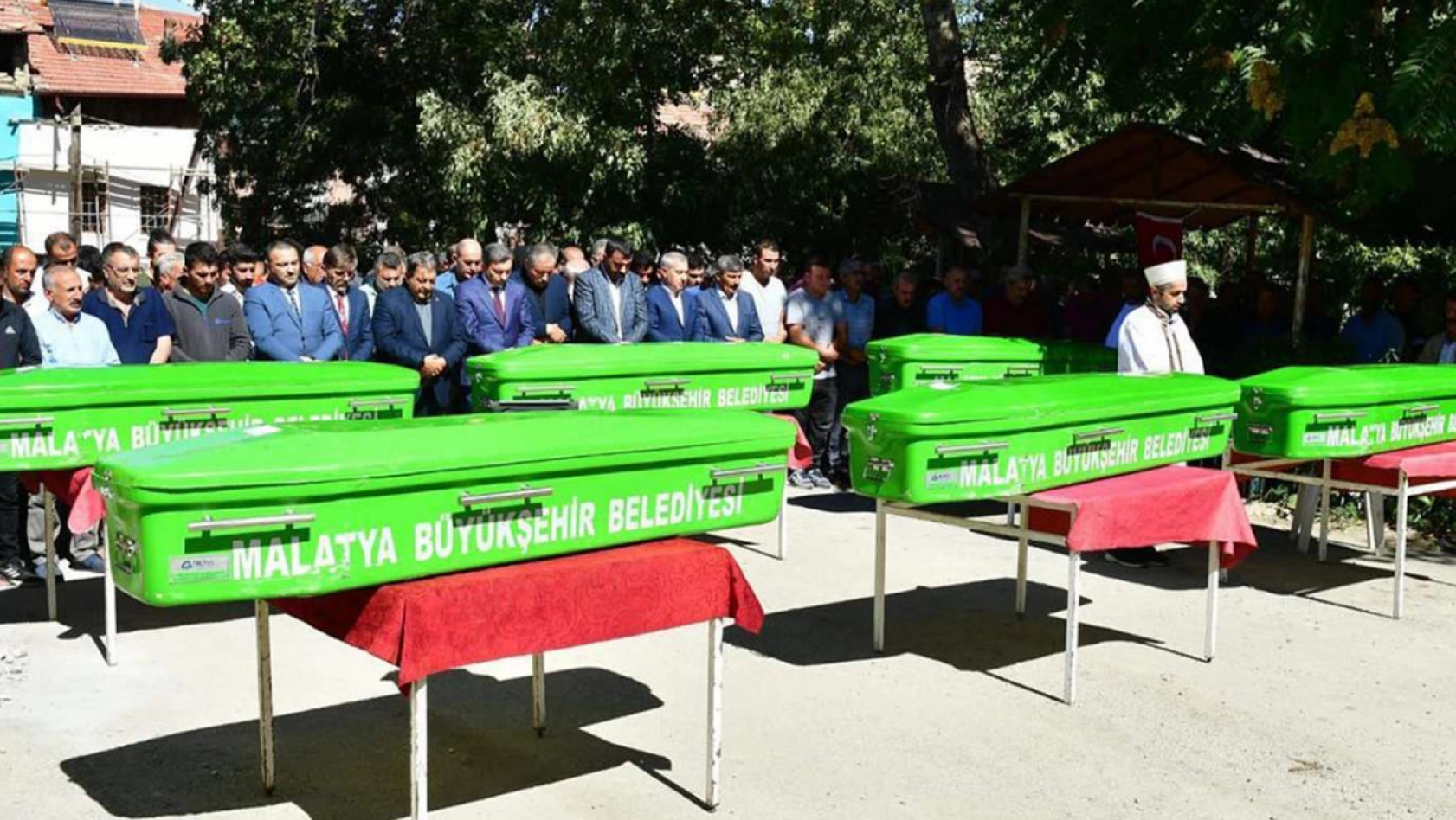 Malatya'daki feci kazada hayatını kaybedenler toprağa verildi