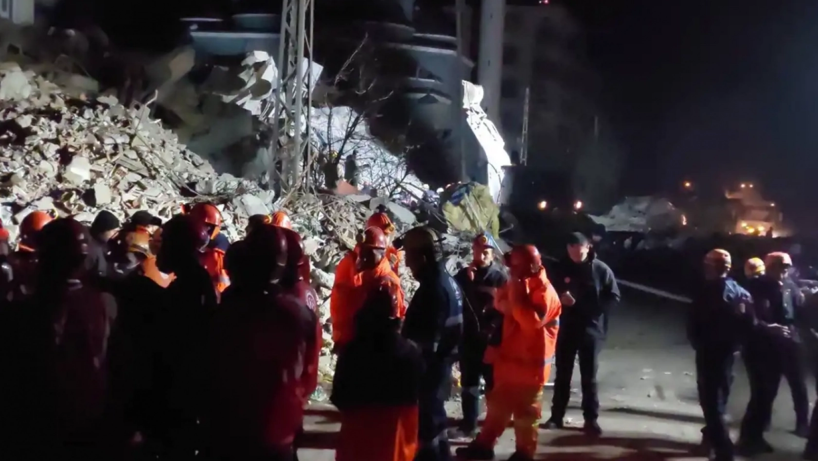 Malatya'daki son depremde yıkılan bir binada arama kurtarma çalışması sona erdi