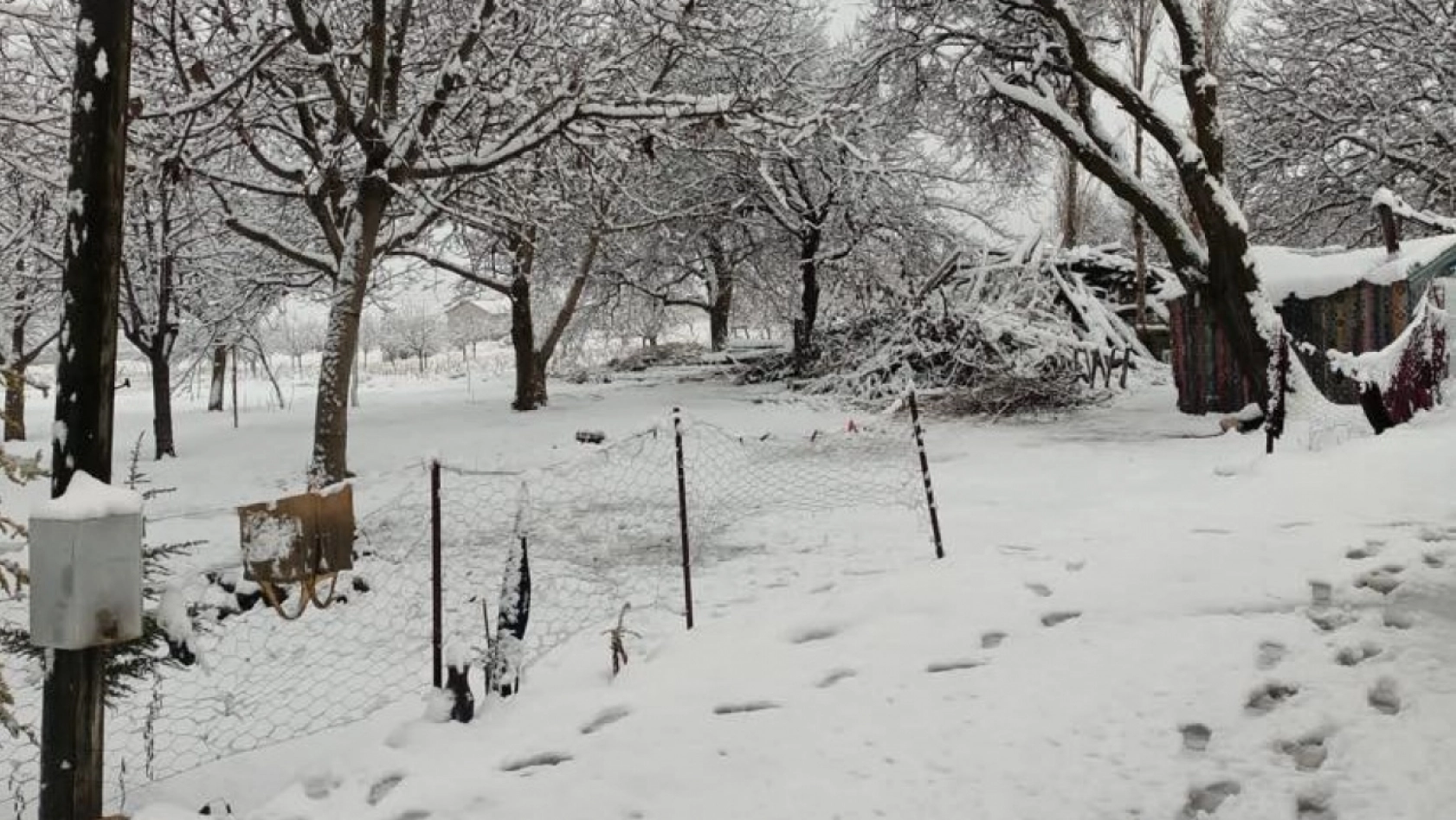 Malatya'nın Darende ilçesinde kar yağışı etkili oldu