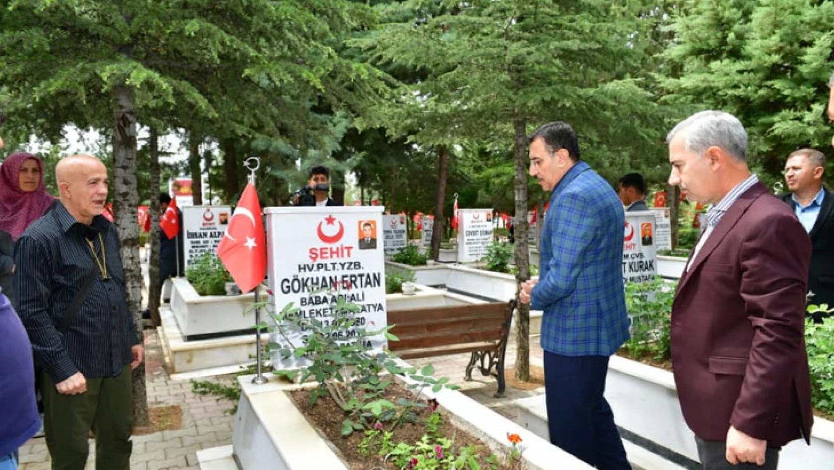 Milletvekili Tüfenkçi ve Başkan Çınar'dan Şehitlik Ziyareti