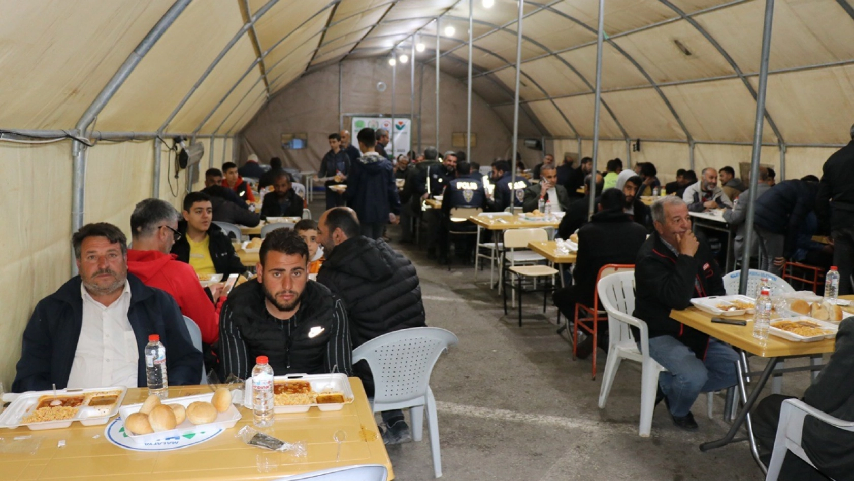 STK'lardan Malatya'da günlük iftar yemeği