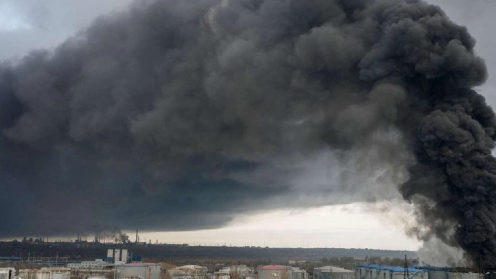 Ukrayna: Rusya Odessa limanını vurdu
