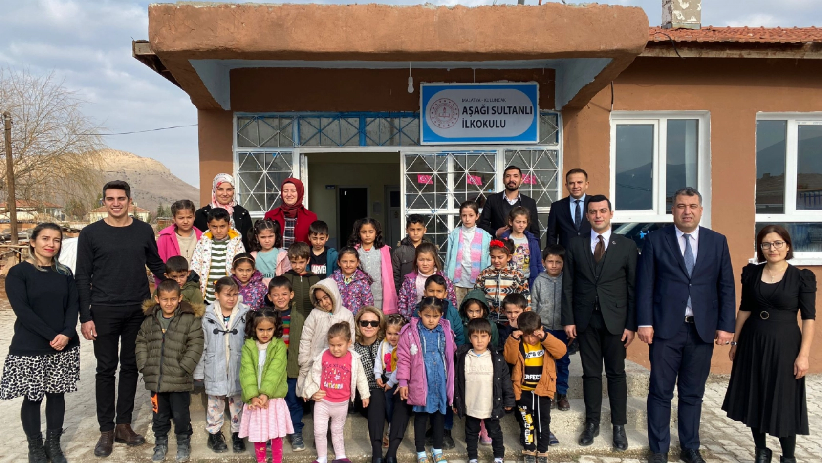 Vali Şahin'in Eşi Ebru Şahin'den Köy Okullarına Ziyaret