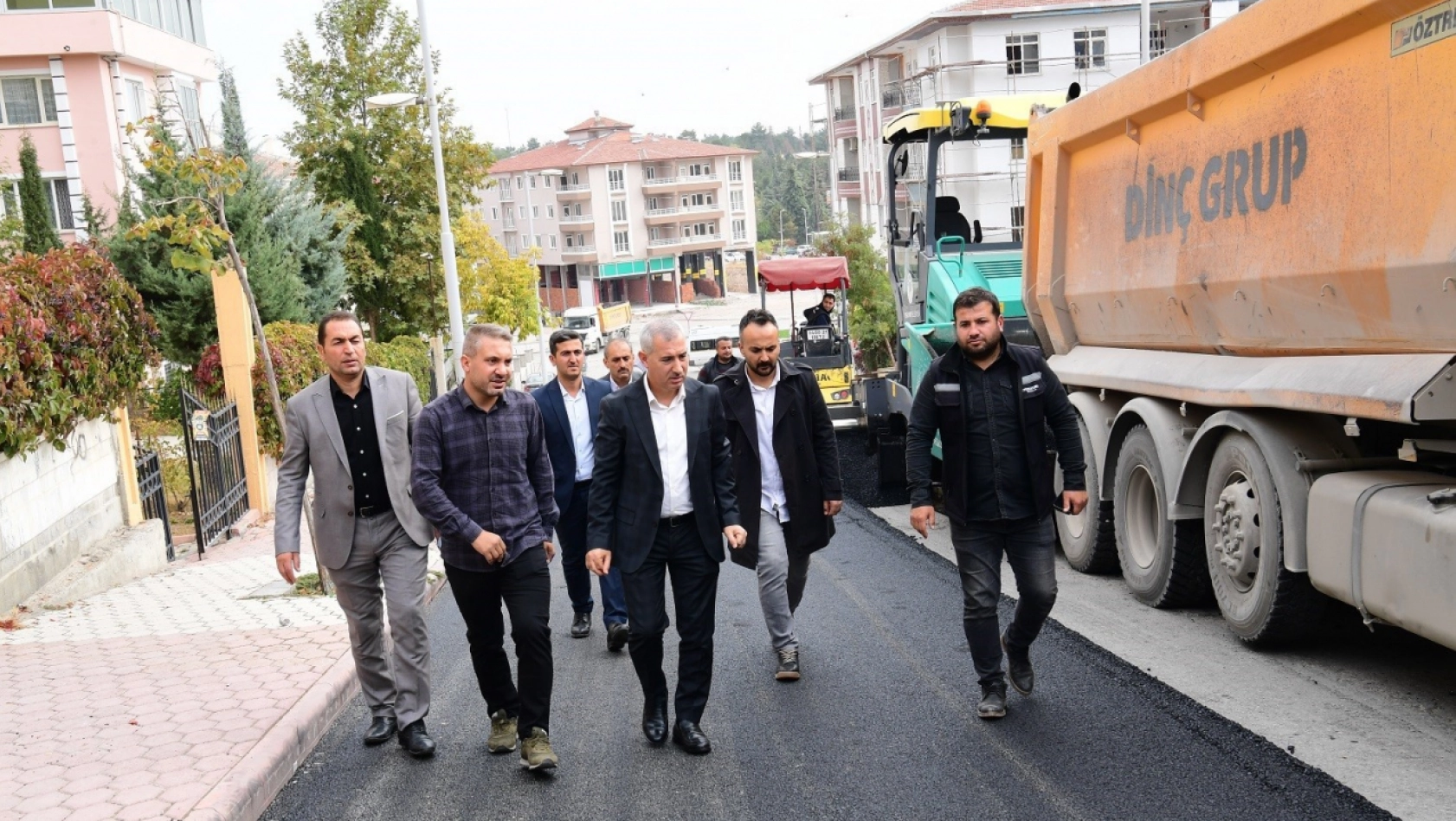 Yeşiltepe'de asfaltlama çalışmaları devam ediyor