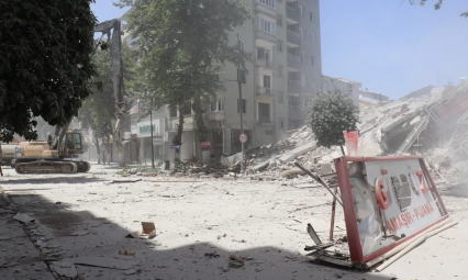 Malatya'da ağır hasarlı binaların yıkımına hız verildi