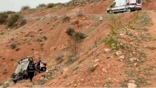 Malatya'da otomobil şarampole yuvarlandı: Bir yaralı