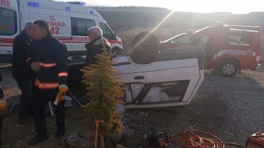 Malatya'da takla atan otomobildeki 2 kişi yaralandı