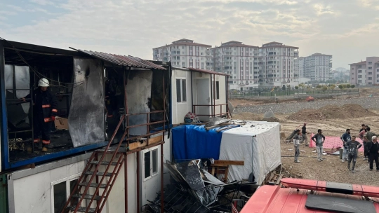 Malatya'da inşaat işçilerinin kaldığı konteynerde yangın çıktı