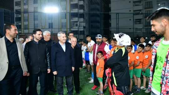 Başkan Çınar'dan Yeşil Spor Kompleksine Ziyaret