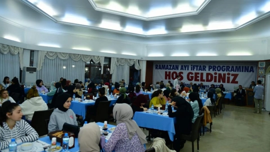 Başkan Çınar, Üniversite Öğrencileriyle İftarda buluştu