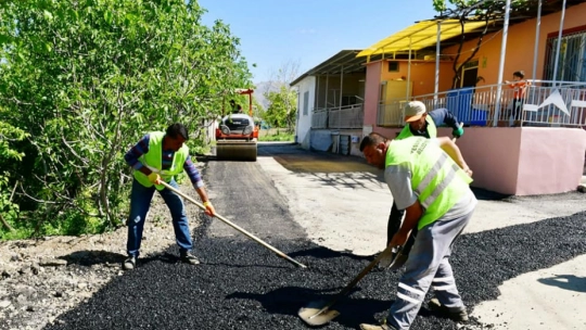 Kaynarca Mahallesinde Yol Yenileme Çalışması Devam Ediyor