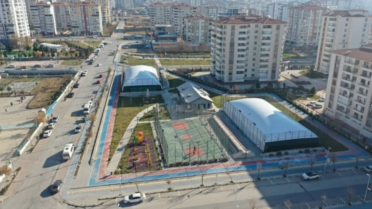 Malatya'ya İlk Kez Balon Kaplama Tenis Alanı Kuruldu