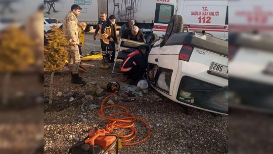 Malatya'da takla atan otomobildeki 2 kişi yaralandı