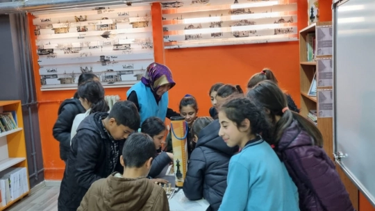 Malatya'da kütüphane açarak gönül bağı oluşturdular