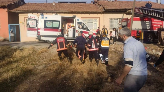 Malatya'da çöken çatının altında kalan şahıs yaralandı