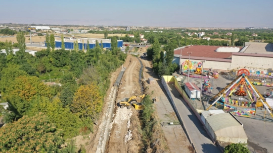 Barguzu'ya Kanalboyu Parkı Yapılıyor