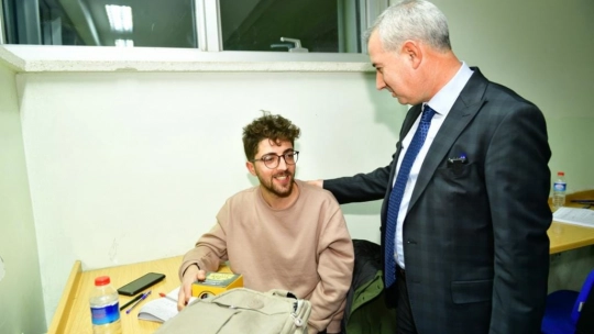 'Büt'e Kalma İkrama Kal'