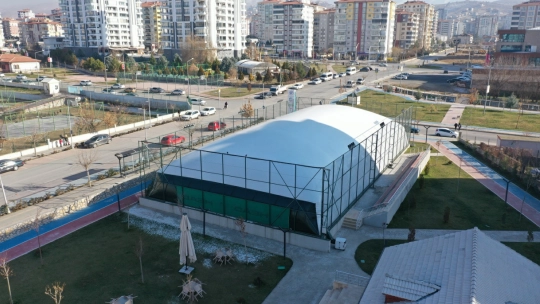Malatya'ya İlk Kez Balon Kaplama Tenis Alanı Kuruldu