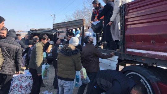 Batman'daki hayırseverlerden Malatya'daki depremzedelere yardım