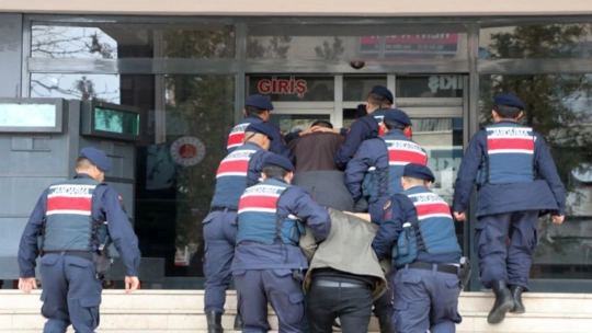 Malatya'da 22 yazlık ve bağ evini soyan hırsızlar yakalandı