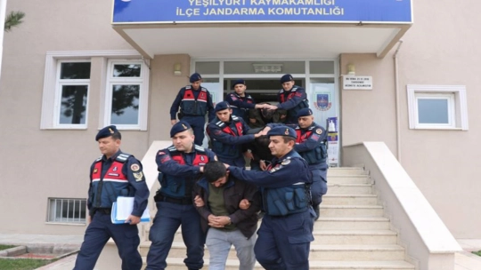 Malatya'da 22 yazlık ve bağ evini soyan hırsızlar yakalandı