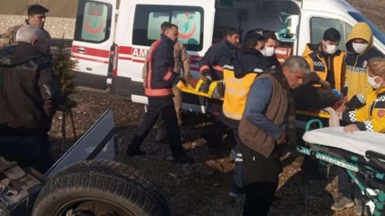 Malatya'da takla atan otomobildeki 2 kişi yaralandı